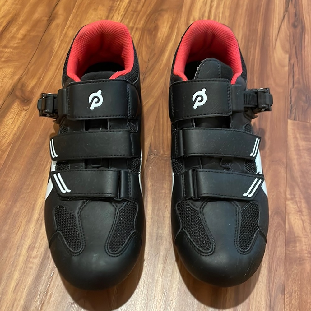 Peloton bike shoes Size 42 *clips not included*